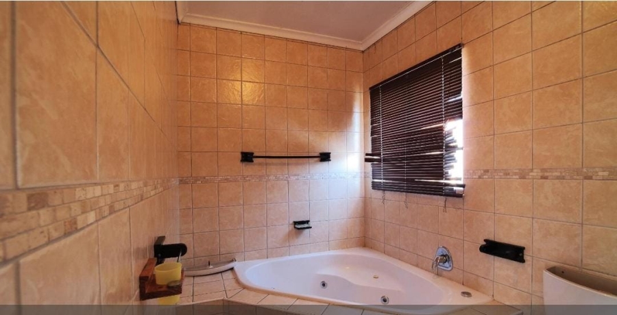 3 Bedroom Property for Sale in Noordwyk Gauteng