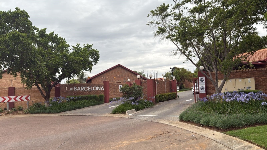 2 Bedroom Property for Sale in The Reeds Gauteng