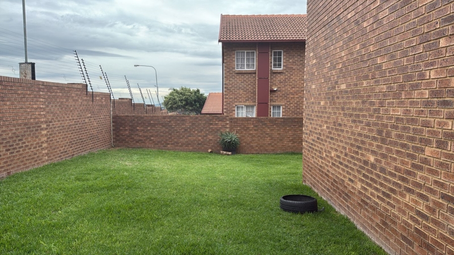 2 Bedroom Property for Sale in The Reeds Gauteng
