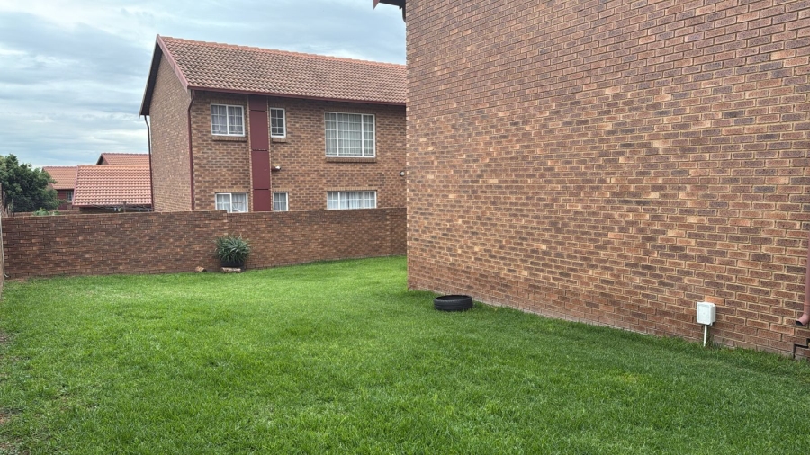 2 Bedroom Property for Sale in The Reeds Gauteng