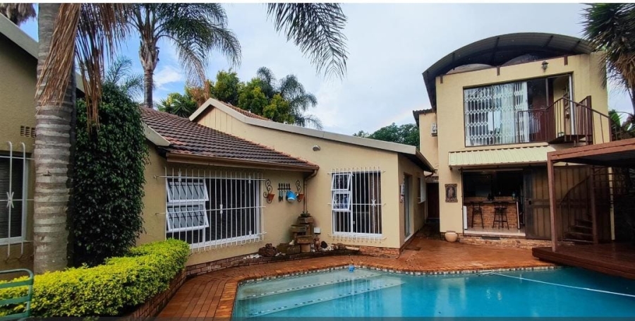 8 Bedroom Property for Sale in Van Riebeeck Park Gauteng