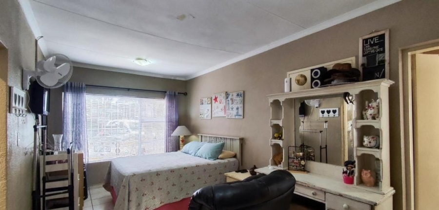 8 Bedroom Property for Sale in Van Riebeeck Park Gauteng