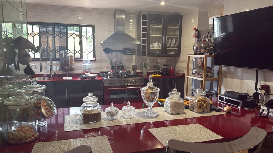 7 Bedroom Property for Sale in Raslouw A H Gauteng