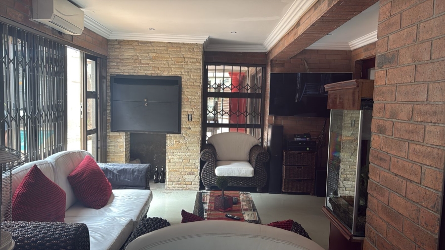 7 Bedroom Property for Sale in Raslouw A H Gauteng