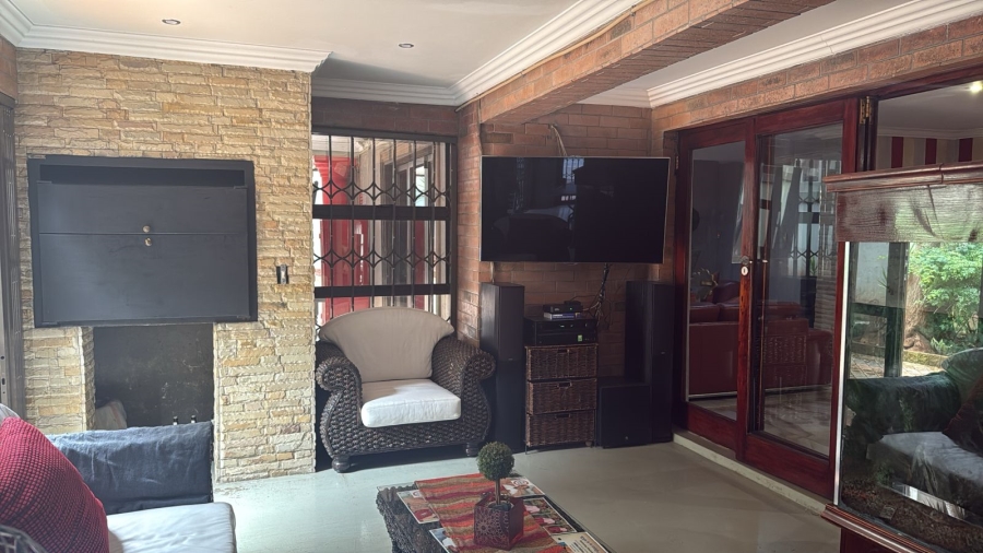 7 Bedroom Property for Sale in Raslouw A H Gauteng