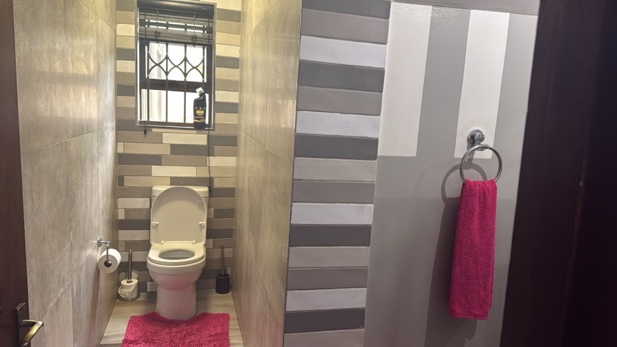 7 Bedroom Property for Sale in Raslouw A H Gauteng