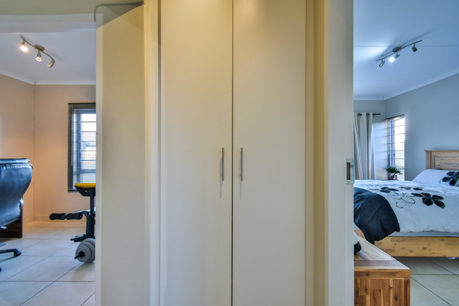 4 Bedroom Property for Sale in Oukraal Estate Gauteng