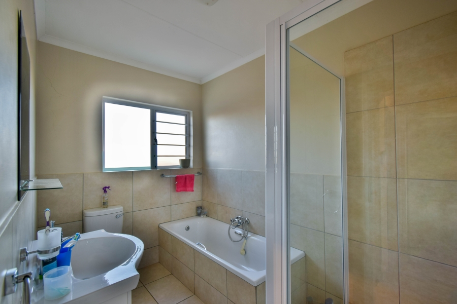 4 Bedroom Property for Sale in Oukraal Estate Gauteng