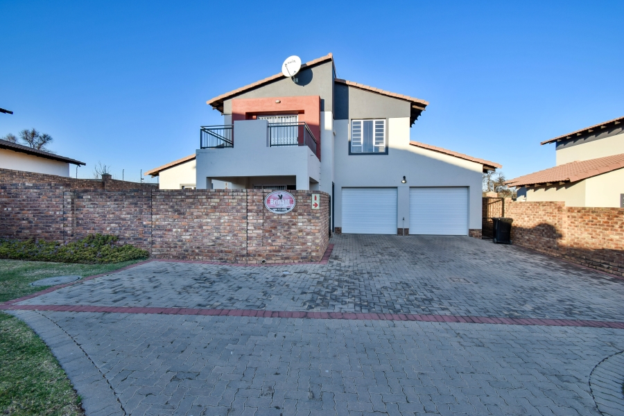 4 Bedroom Property for Sale in Oukraal Estate Gauteng