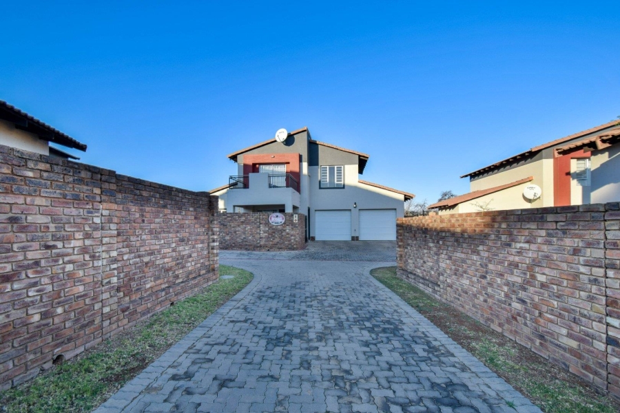 4 Bedroom Property for Sale in Oukraal Estate Gauteng