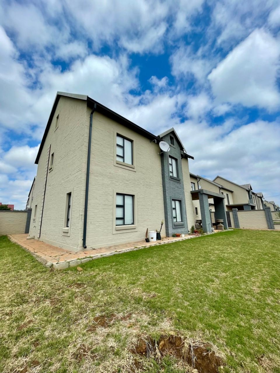 3 Bedroom Property for Sale in Waterlake Farm Lifestyle Estate Gauteng