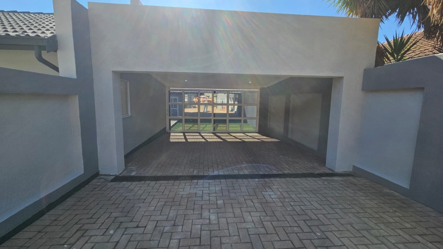 5 Bedroom Property for Sale in Wierda Park Gauteng