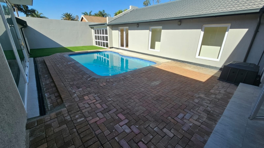 5 Bedroom Property for Sale in Wierda Park Gauteng