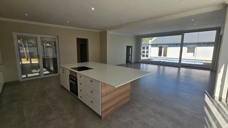 5 Bedroom Property for Sale in Wierda Park Gauteng