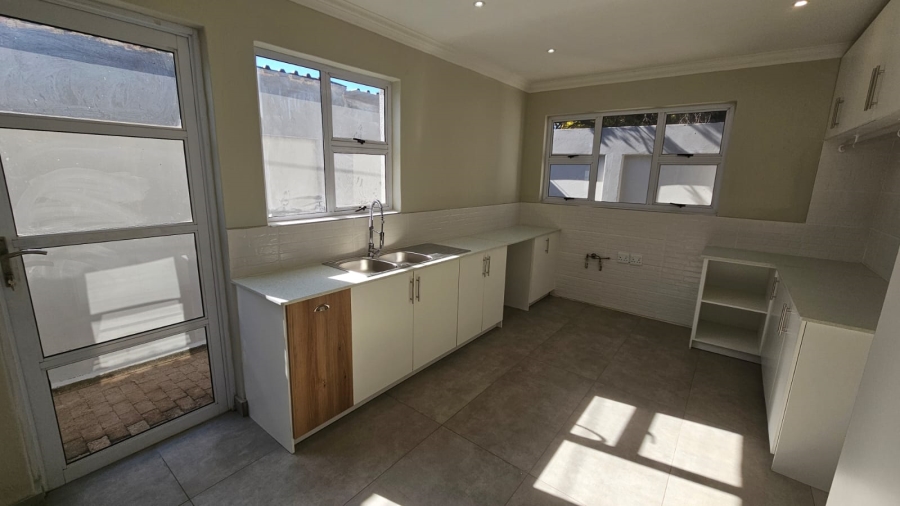 5 Bedroom Property for Sale in Wierda Park Gauteng