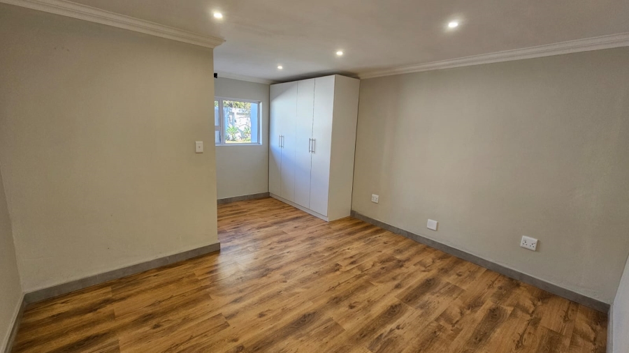 5 Bedroom Property for Sale in Wierda Park Gauteng