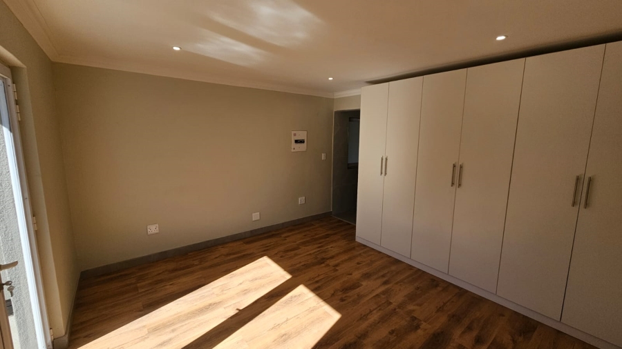 5 Bedroom Property for Sale in Wierda Park Gauteng