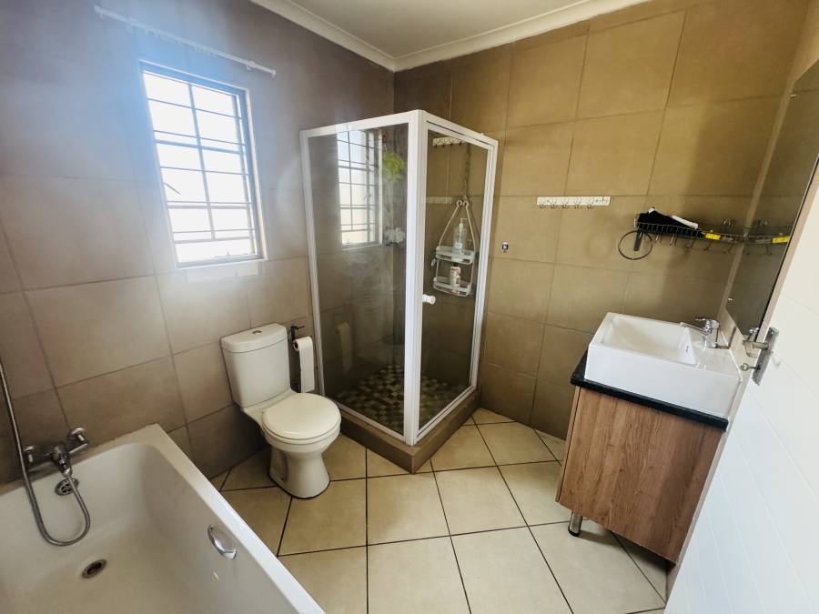 4 Bedroom Property for Sale in Mooikloof Ridge Gauteng