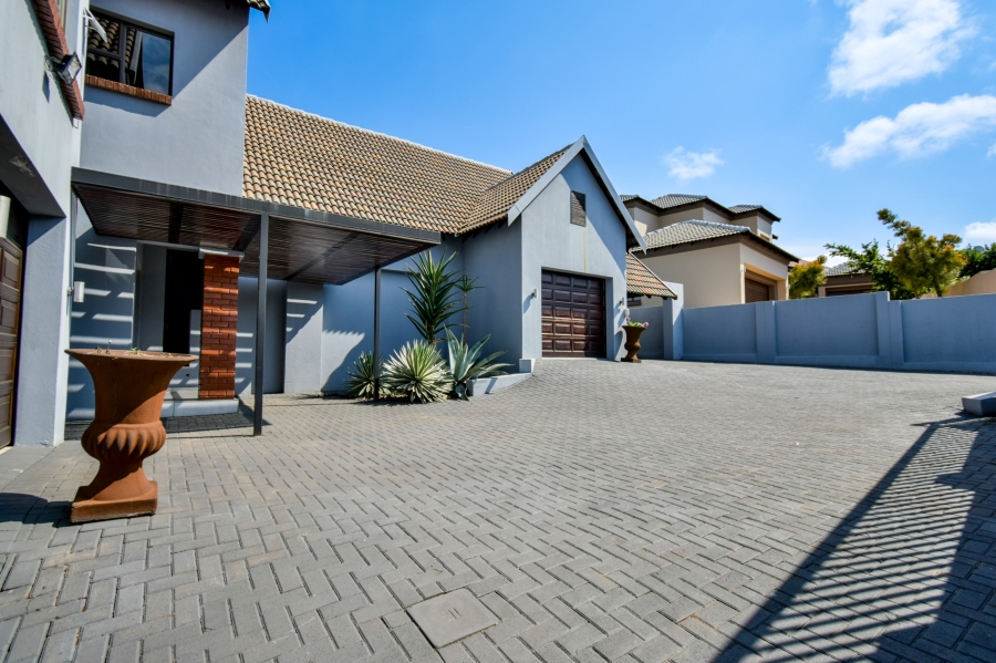 4 Bedroom Property for Sale in Olympus AH Gauteng