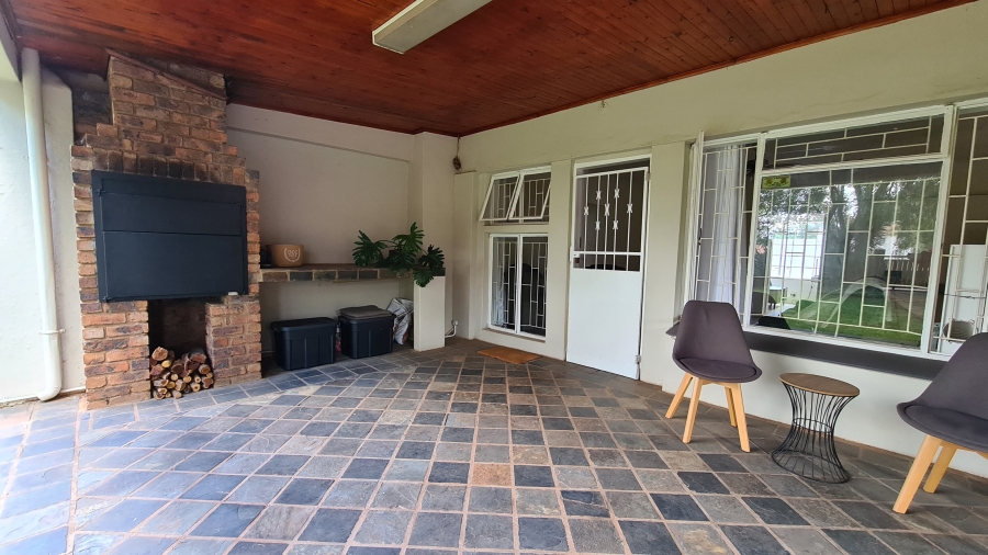 6 Bedroom Property for Sale in Zwavelpoort Gauteng