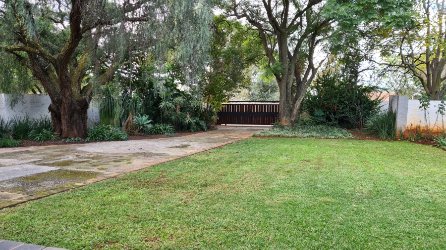 6 Bedroom Property for Sale in Zwavelpoort Gauteng