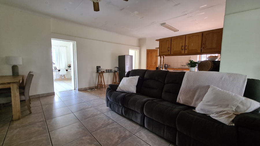 6 Bedroom Property for Sale in Zwavelpoort Gauteng