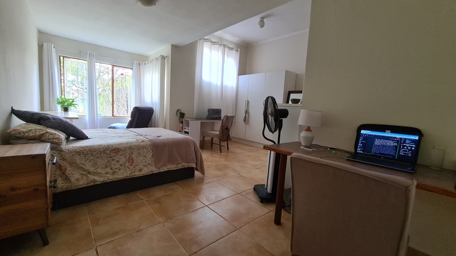 6 Bedroom Property for Sale in Zwavelpoort Gauteng