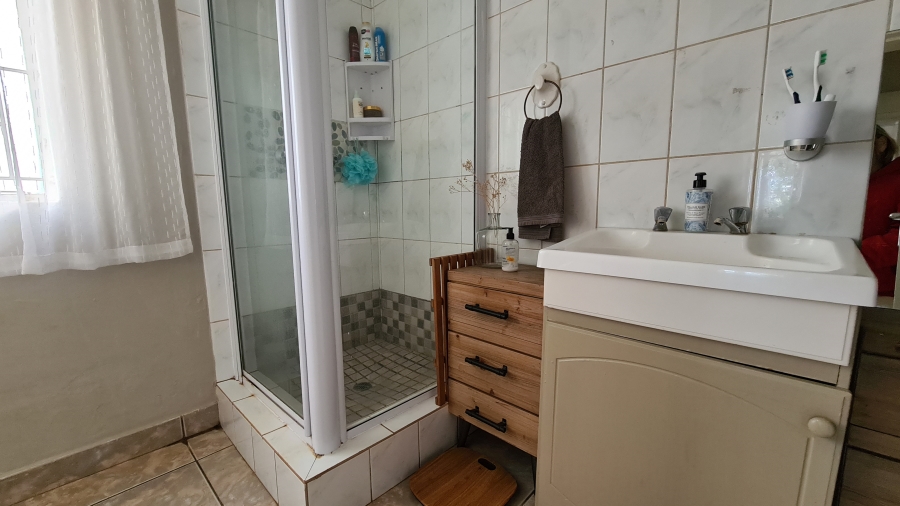 6 Bedroom Property for Sale in Zwavelpoort Gauteng