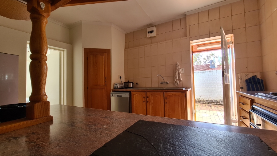 6 Bedroom Property for Sale in Zwavelpoort Gauteng