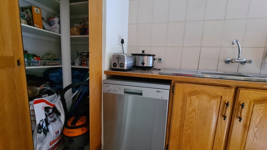 6 Bedroom Property for Sale in Zwavelpoort Gauteng