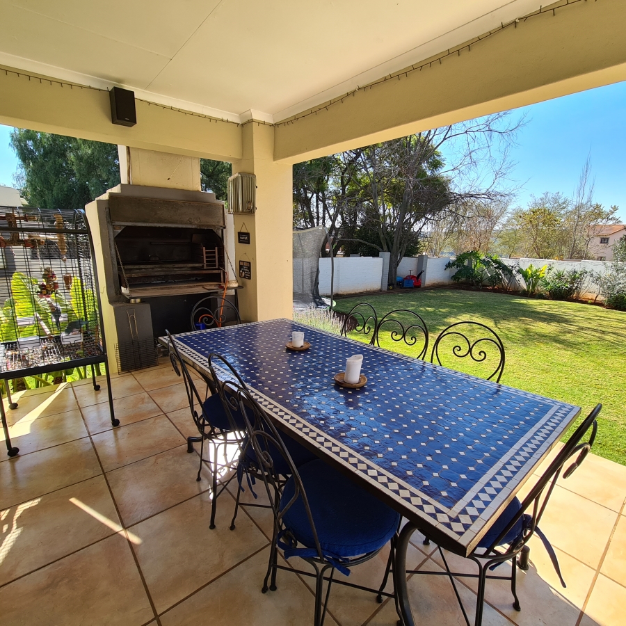 6 Bedroom Property for Sale in Zwavelpoort Gauteng