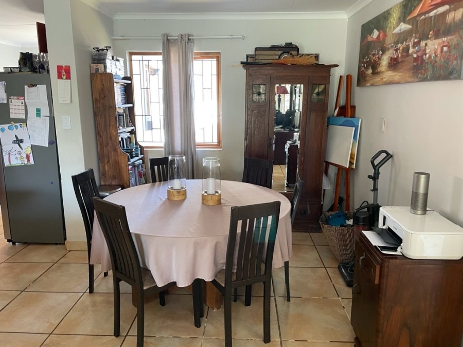 6 Bedroom Property for Sale in Zwavelpoort Gauteng