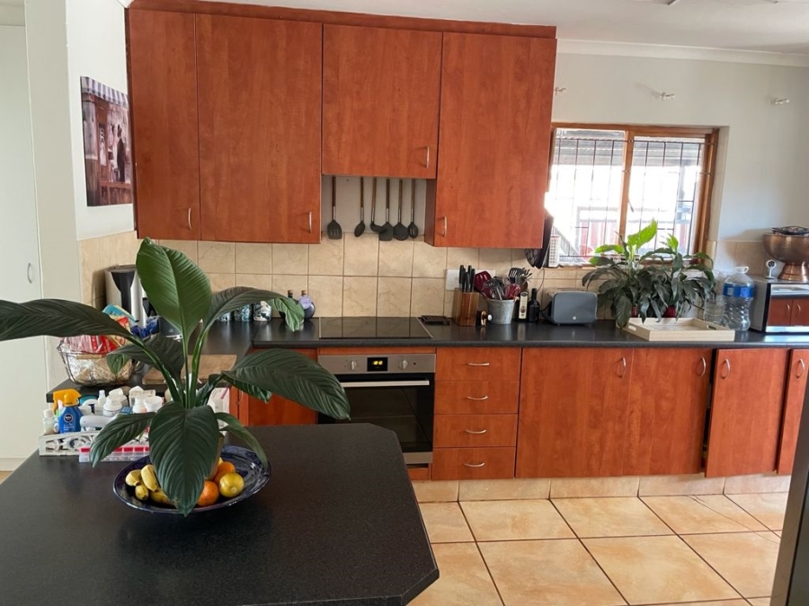 6 Bedroom Property for Sale in Zwavelpoort Gauteng