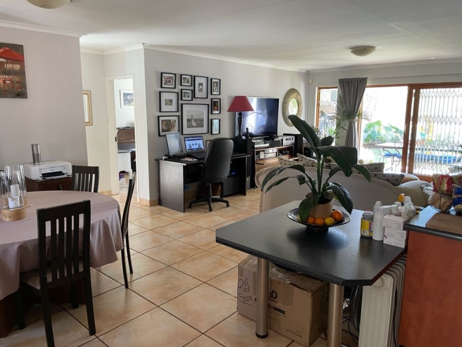 6 Bedroom Property for Sale in Zwavelpoort Gauteng