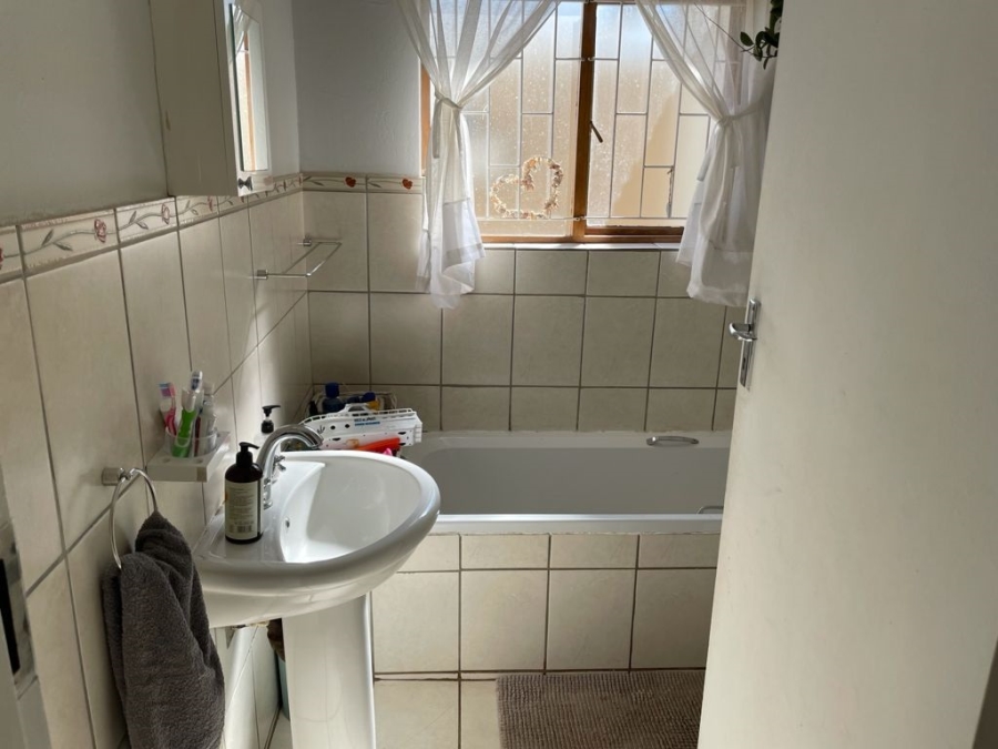 6 Bedroom Property for Sale in Zwavelpoort Gauteng