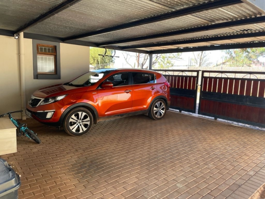 6 Bedroom Property for Sale in Zwavelpoort Gauteng
