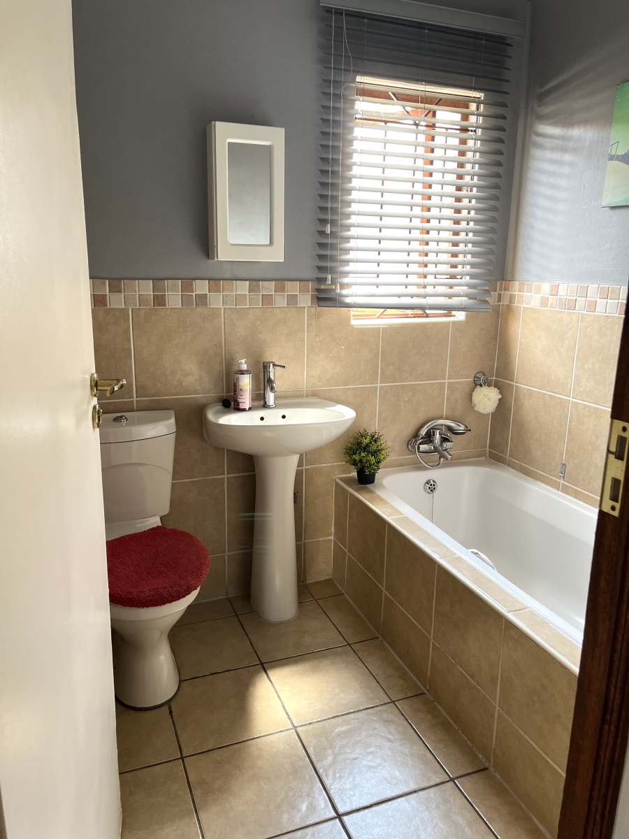 To Let 3 Bedroom Property for Rent in Rooihuiskraal Gauteng