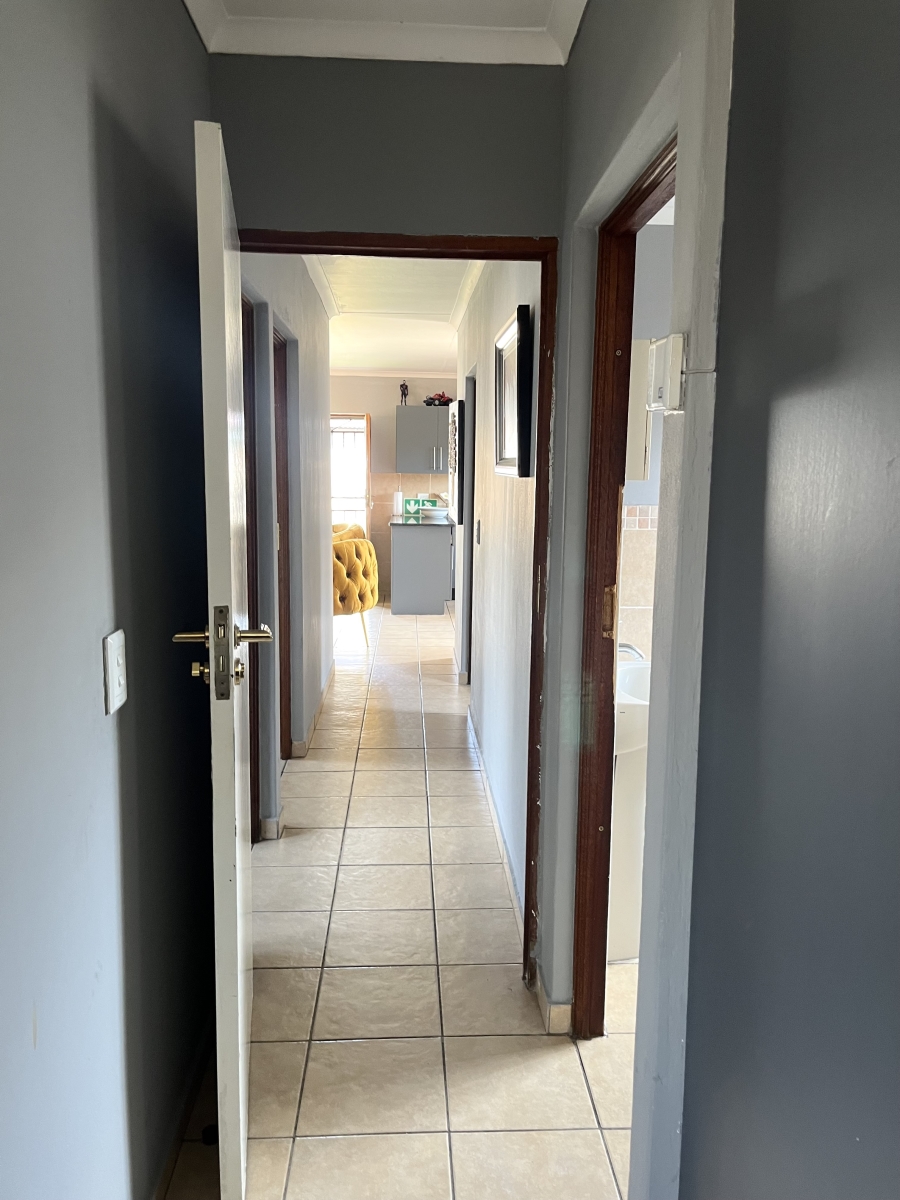 To Let 3 Bedroom Property for Rent in Rooihuiskraal Gauteng