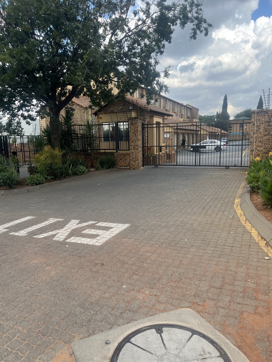2 Bedroom Property for Sale in Halfway Gardens Gauteng