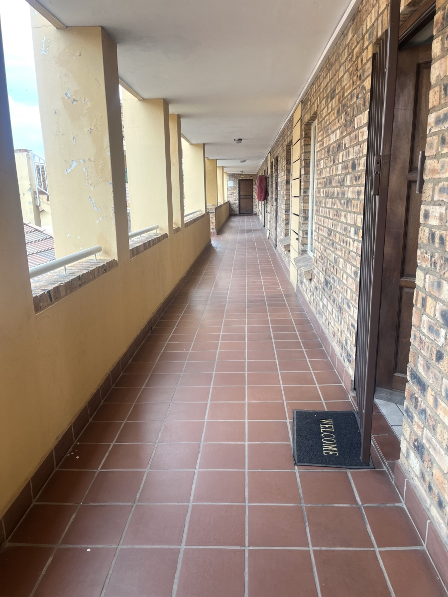 2 Bedroom Property for Sale in Halfway Gardens Gauteng