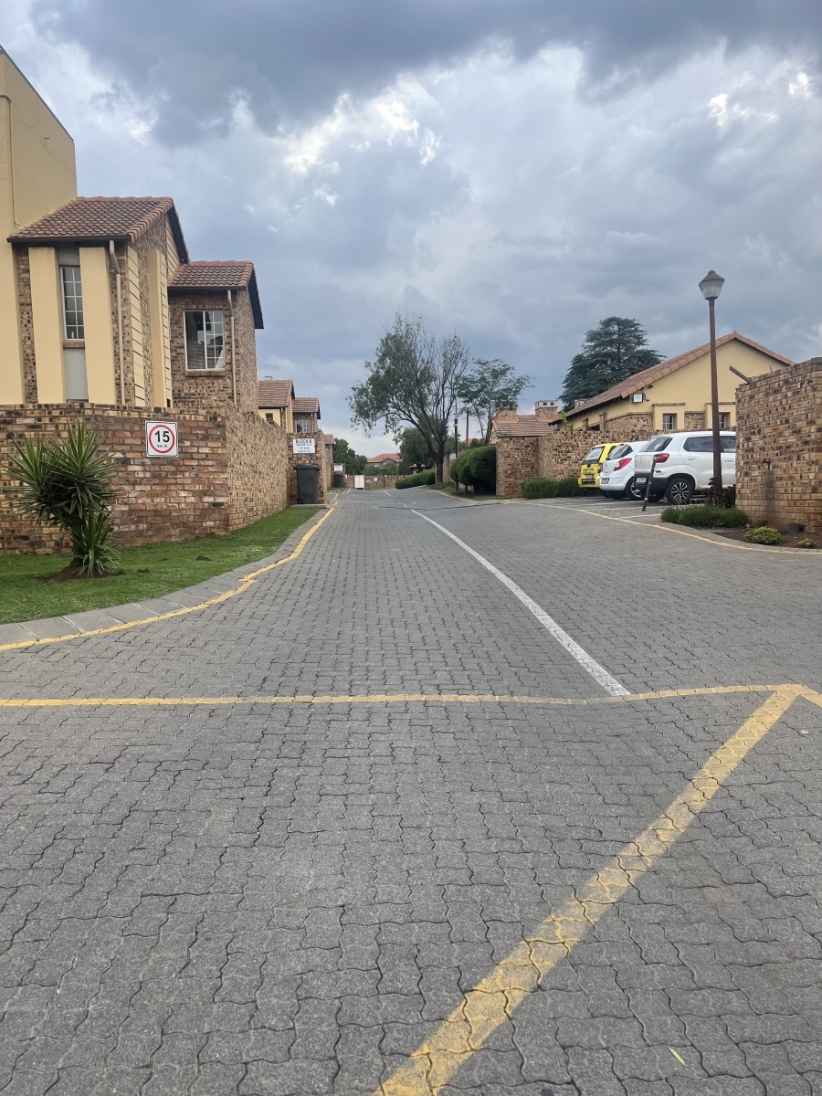 2 Bedroom Property for Sale in Halfway Gardens Gauteng
