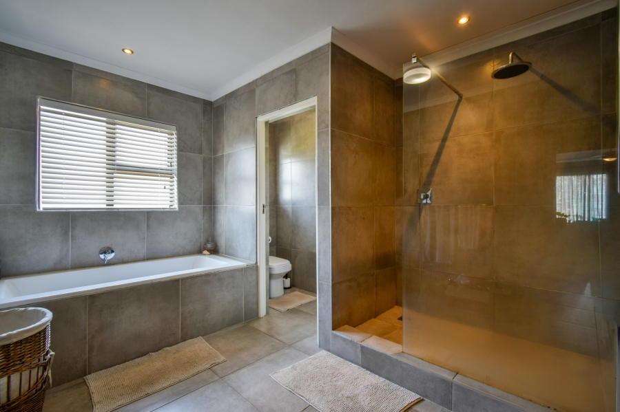 10 Bedroom Property for Sale in Rietvlei View Gauteng