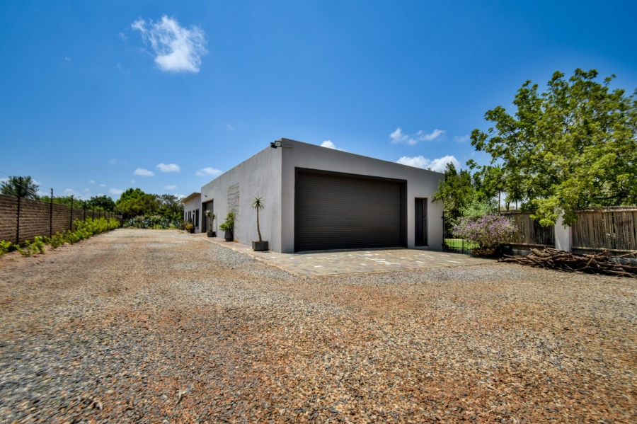 10 Bedroom Property for Sale in Rietvlei View Gauteng