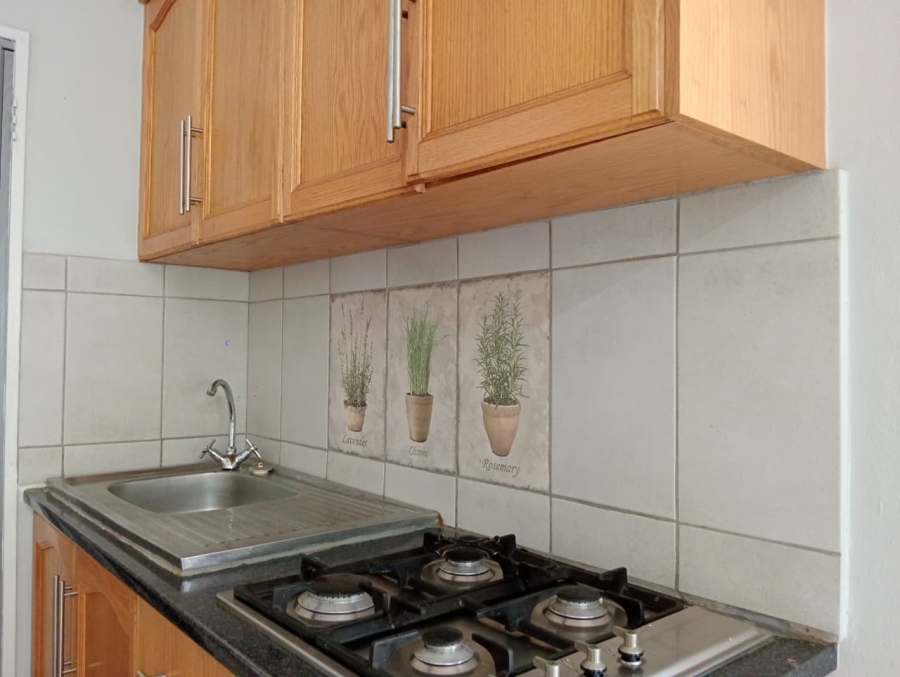 To Let 1 Bedroom Property for Rent in Zwavelpoort Gauteng