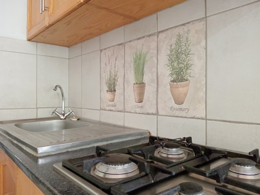 To Let 1 Bedroom Property for Rent in Zwavelpoort Gauteng