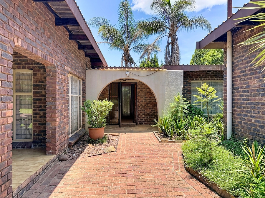 5 Bedroom Property for Sale in Roodeplaat Gauteng