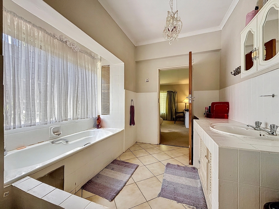 5 Bedroom Property for Sale in Roodeplaat Gauteng