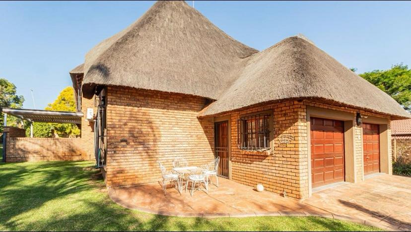 3 Bedroom Property for Sale in Faerie Glen Gauteng