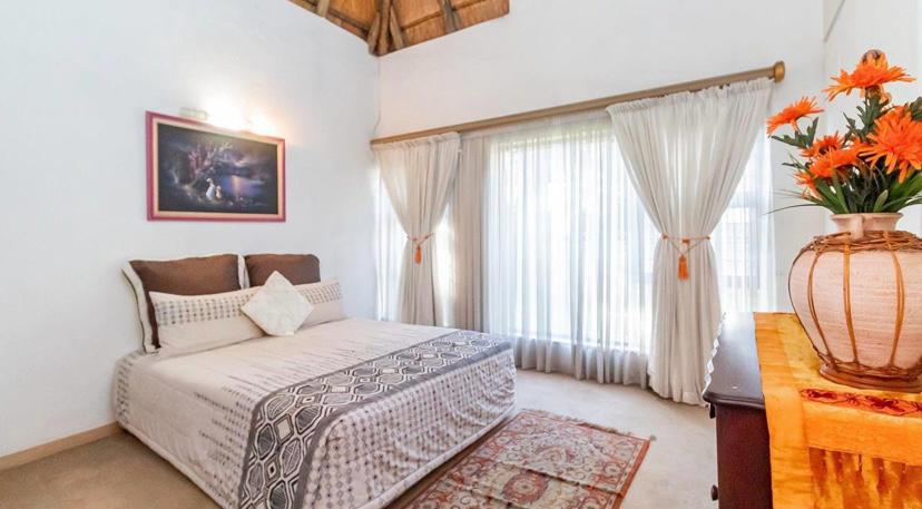 3 Bedroom Property for Sale in Faerie Glen Gauteng