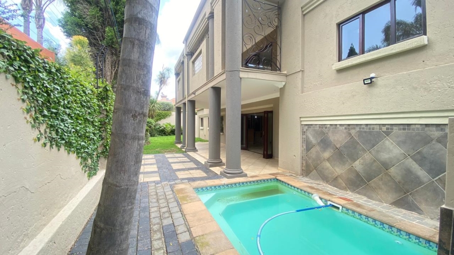 4 Bedroom Property for Sale in Faerie Glen Gauteng